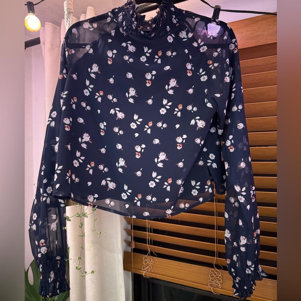 Flower blouse sz Med like new